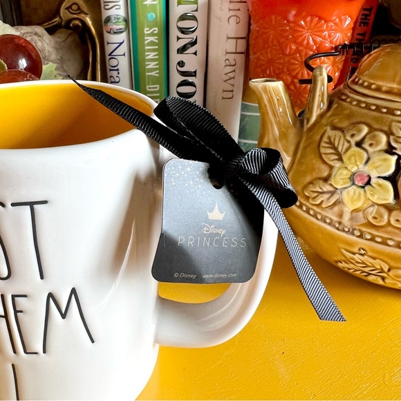 New! Rae Dunn Disney Princess Snow White Who’s The Fairest Of Them All Mug - Picture 6 of 7